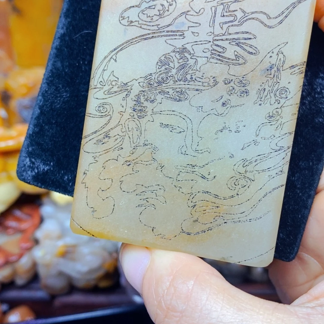 未镶嵌石英质玉（黄龙玉）颈饰