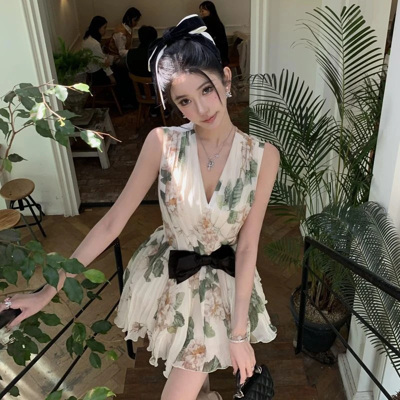 法式性感碎花显瘦设计感夏季小众时尚气质无袖女装连衣裙字短