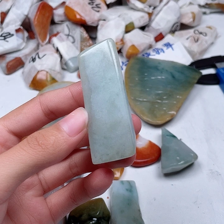 宁***佬翡翠未镶嵌颈饰翡翠