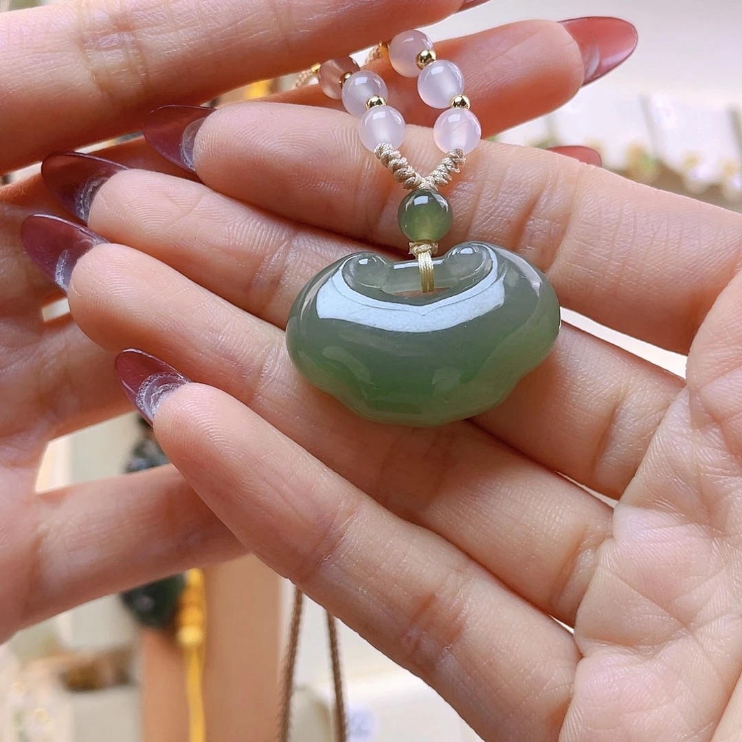 和田玉吊坠(赠链)未镶嵌蔚*姐