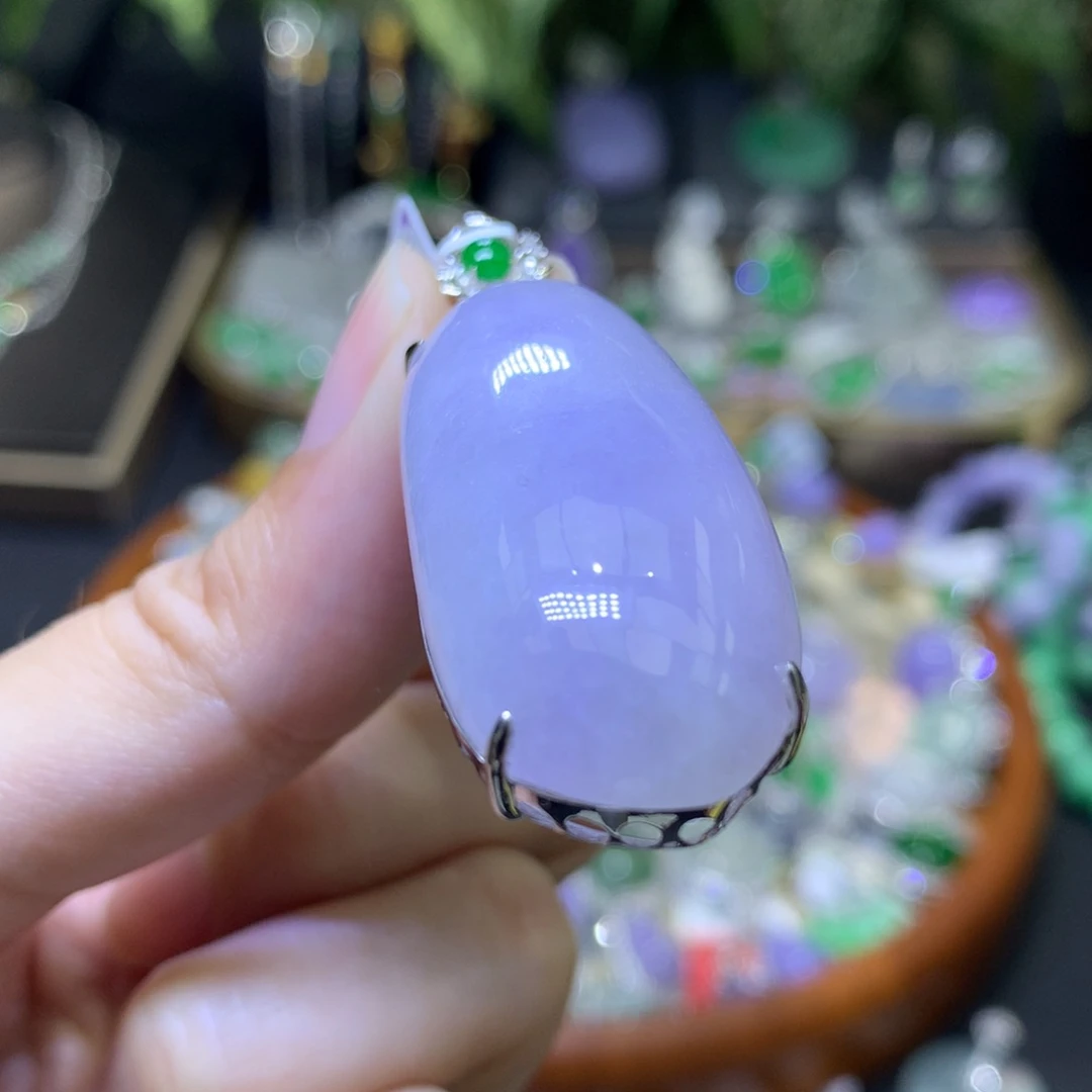 颈饰18K金镶嵌翡翠