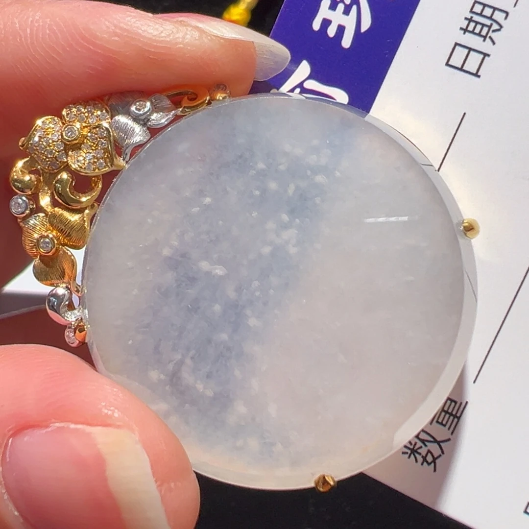 翡翠18K金镶嵌颈饰吊坠