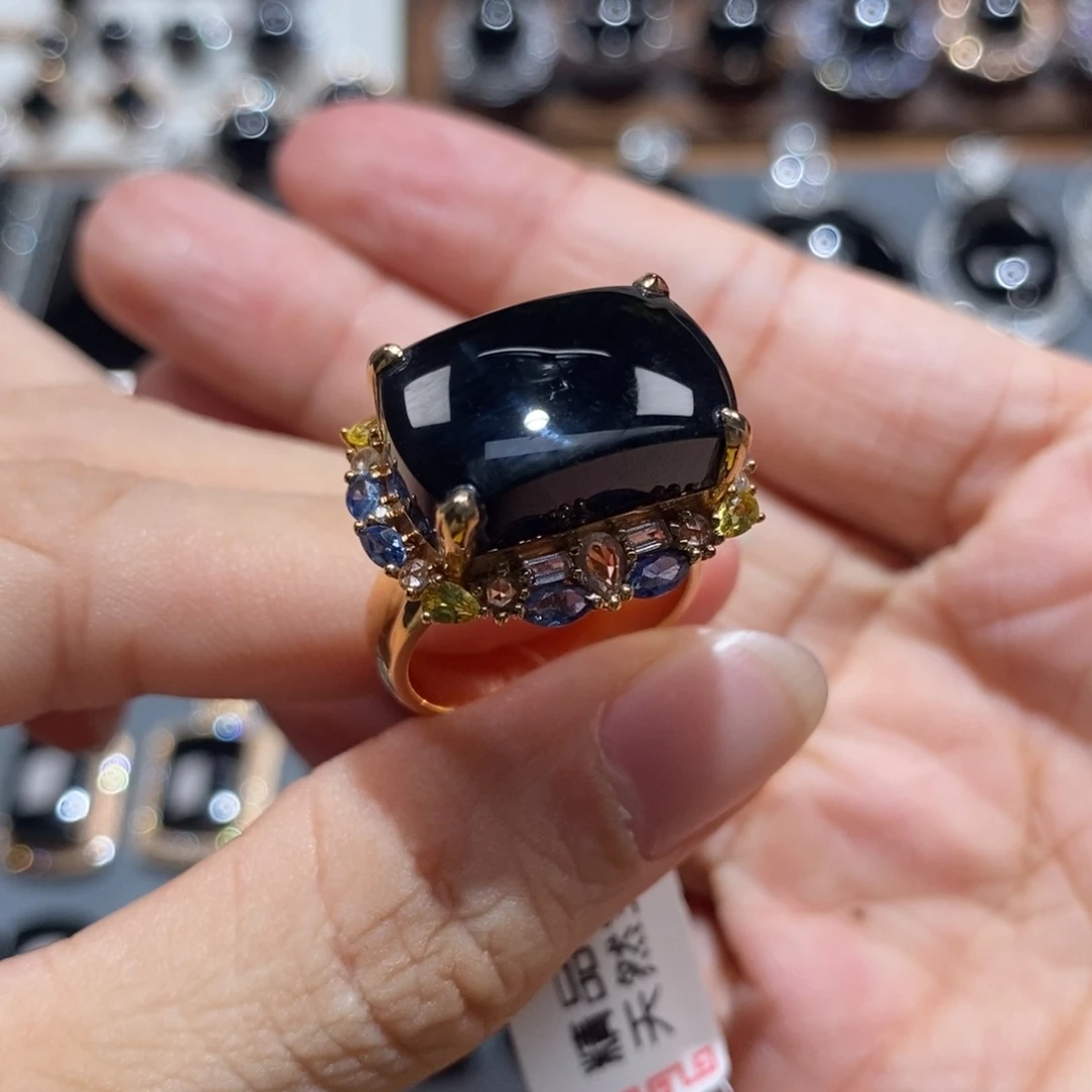 18K金镶嵌戒指翡翠墨翠