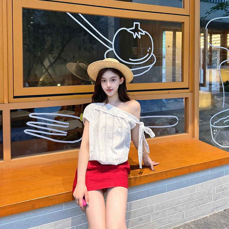 【英区白茶】绣花料拼接斜肩系带小衫镂空蕾丝短袖上衣配高腰半身裙