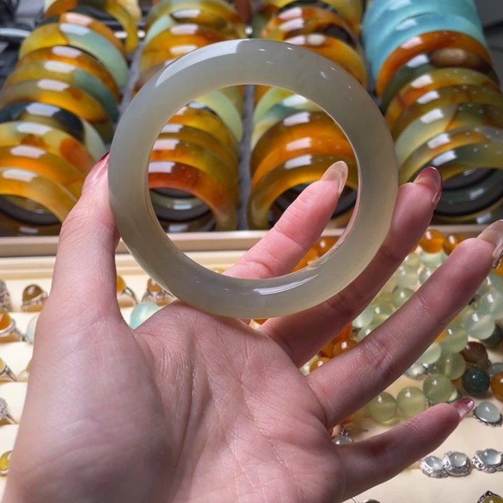 蛇纹石玉手镯未镶嵌梅