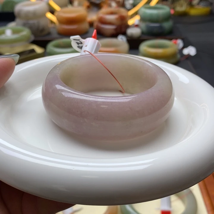 未镶嵌手镯石英岩玉