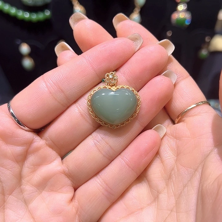 和田玉18K金镶嵌颈饰