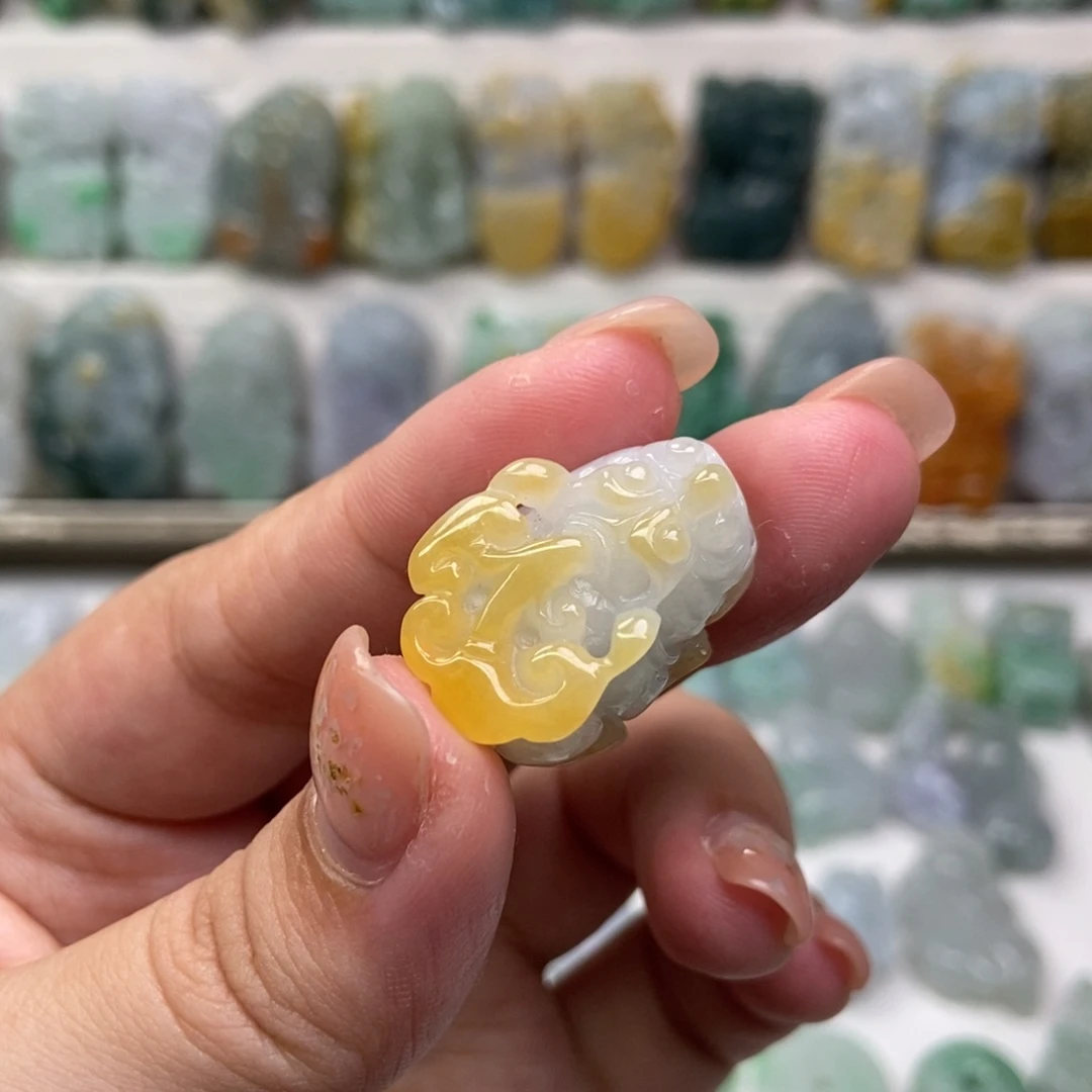 翡翠未镶嵌吊坠(赠链)