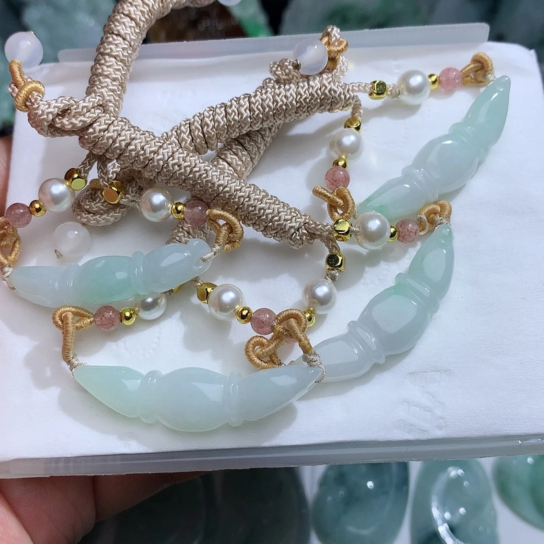 翡翠未镶嵌颈饰发1个