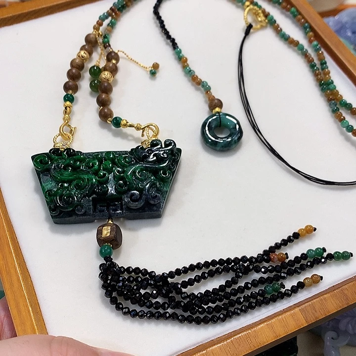 翡翠未镶嵌颈饰翡翠吊坠