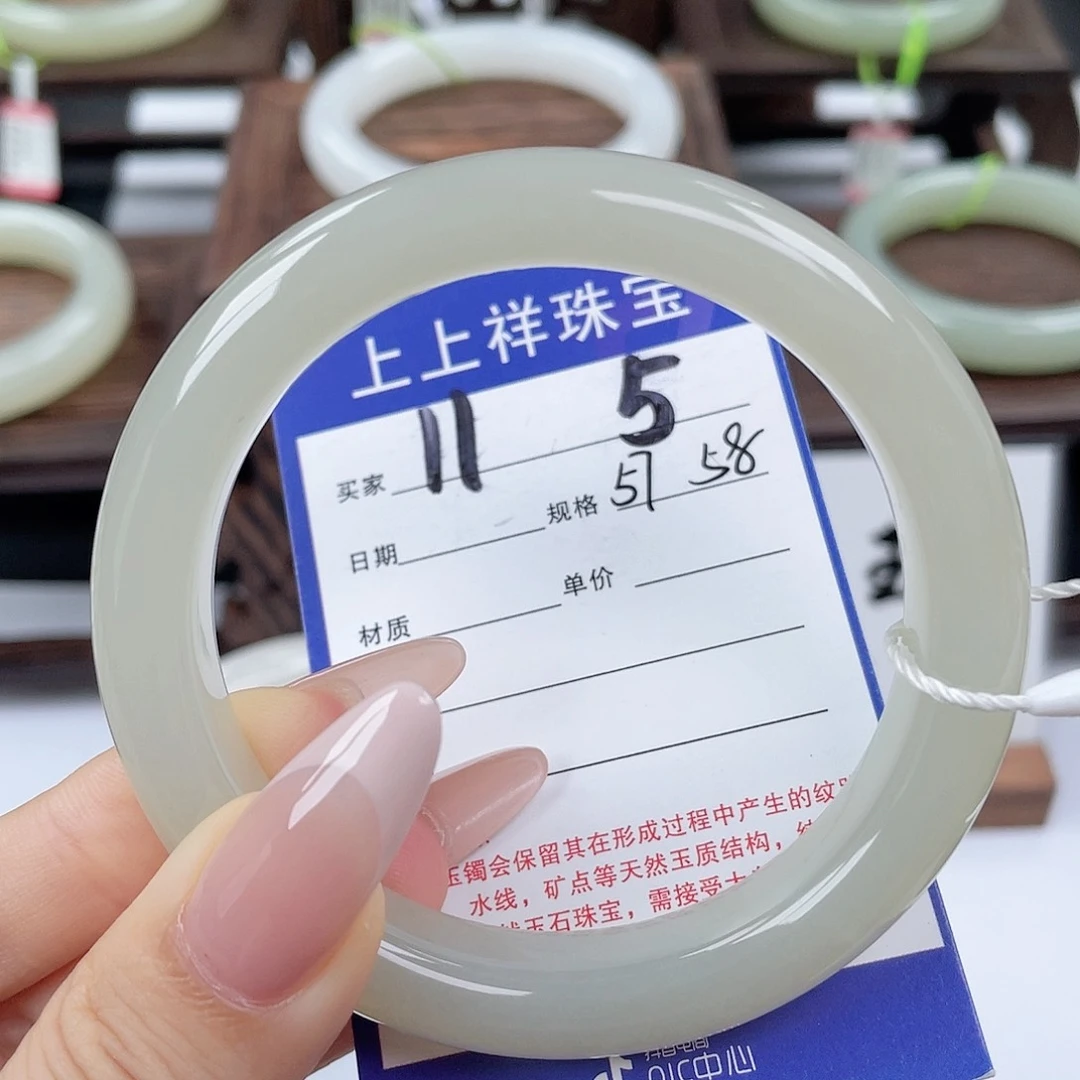未镶嵌手镯和田玉