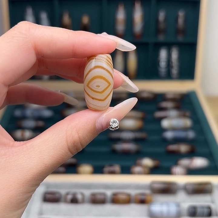 小****玛瑙/玉髓未镶嵌珠宝奇石