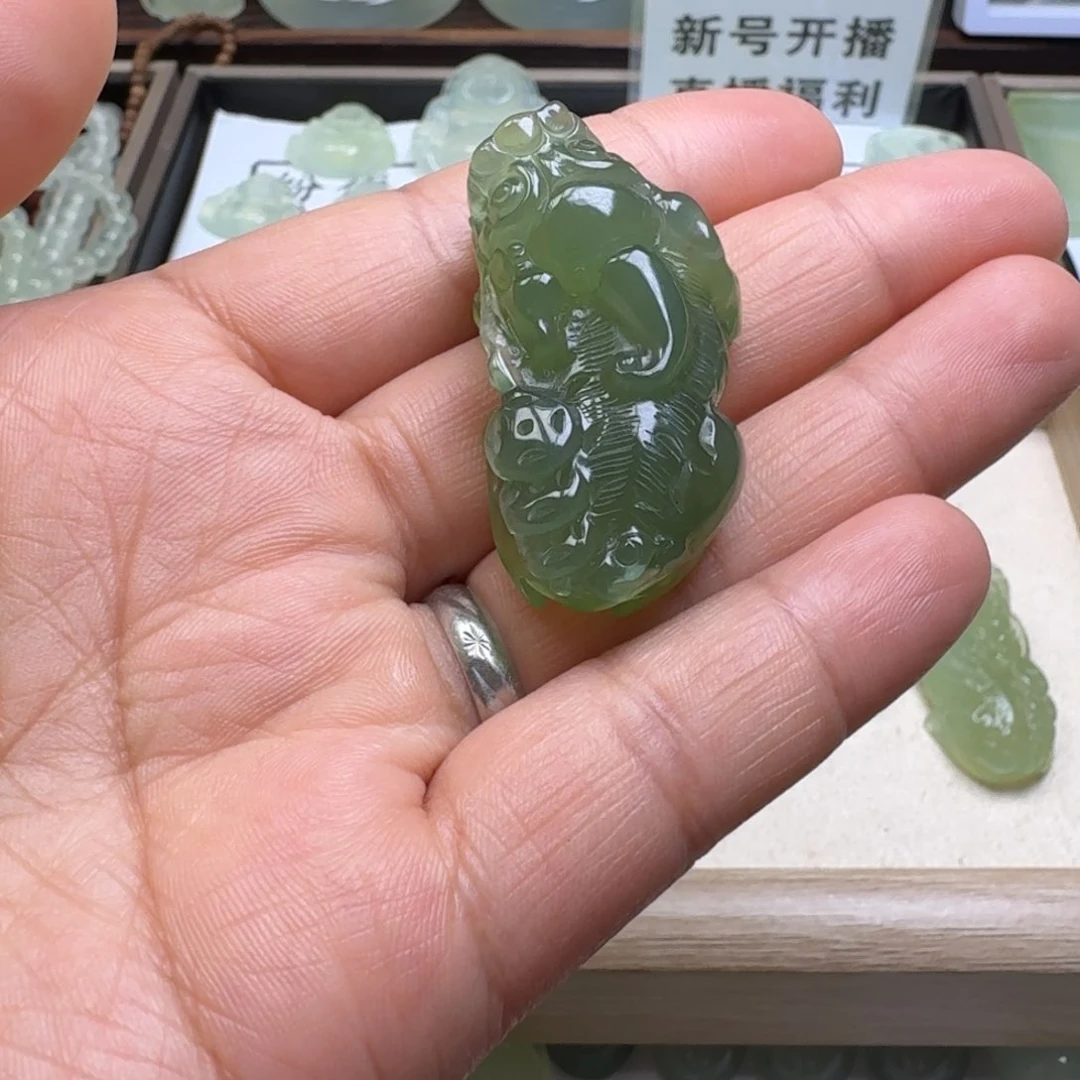 岫玉未镶嵌颈饰幕*天然岫玉精品貔貅