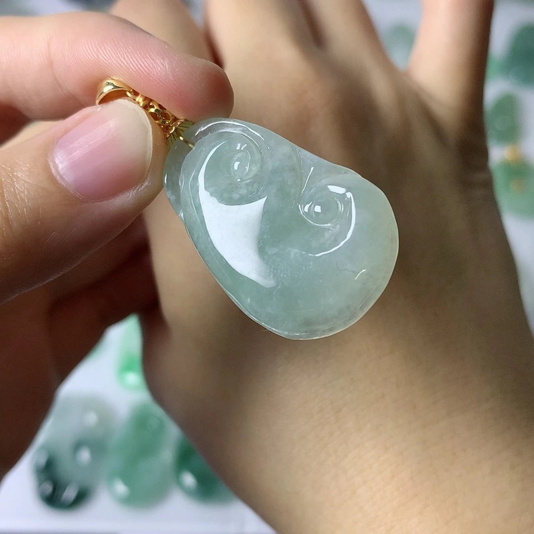 梓****颈饰未镶嵌翡翠翡翠999