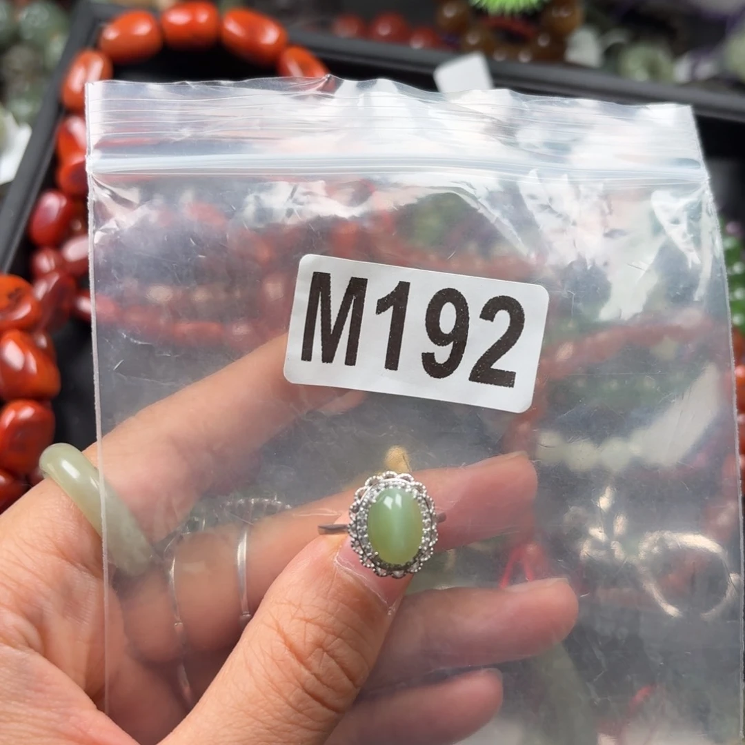 穆***鸣南红玛瑙未镶嵌珠宝奇石