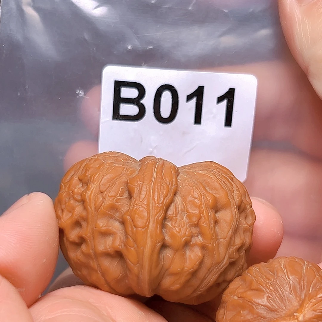 文玩核桃吊坠元宝