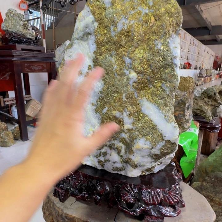 飛***主金属金矿石摆件4200