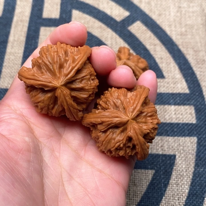 吊坠文玩核桃在**始