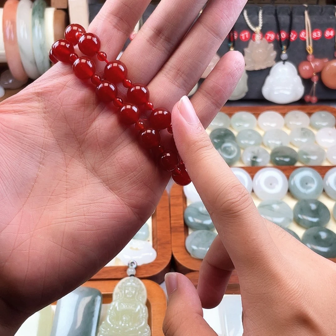 石英质玉合金颈饰