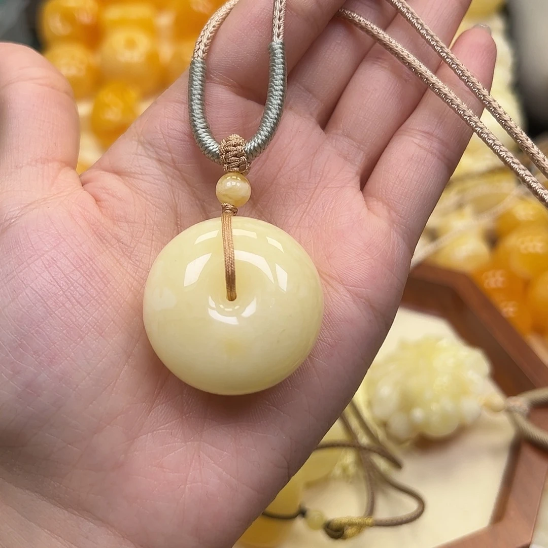 琥珀未镶嵌颈饰蜜蜡