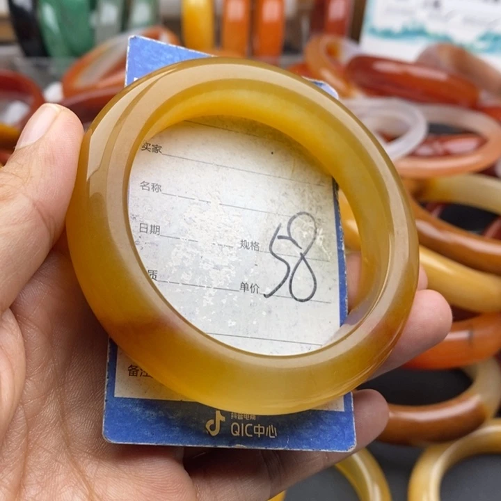 未镶嵌手镯石英质玉