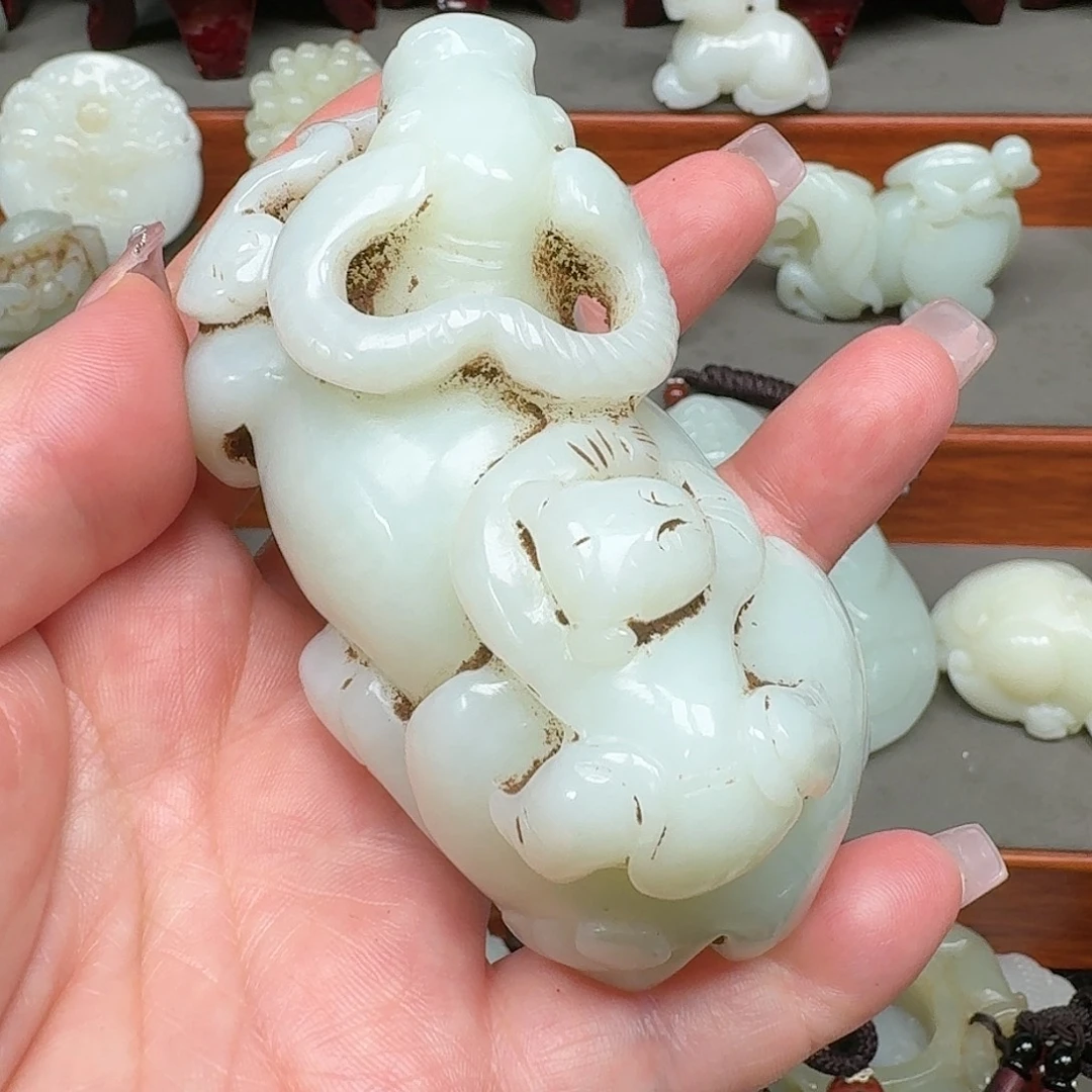 白***云和田玉未镶嵌摆件