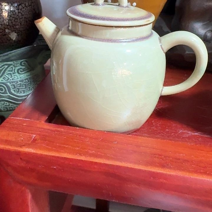 主人杯一个，瓷。。品茗