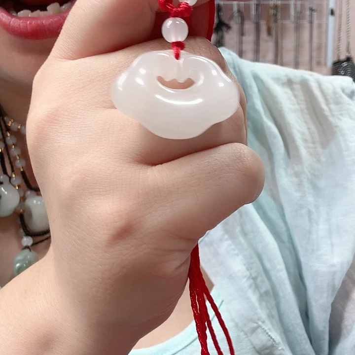 石英质玉未镶嵌颈饰微翠色