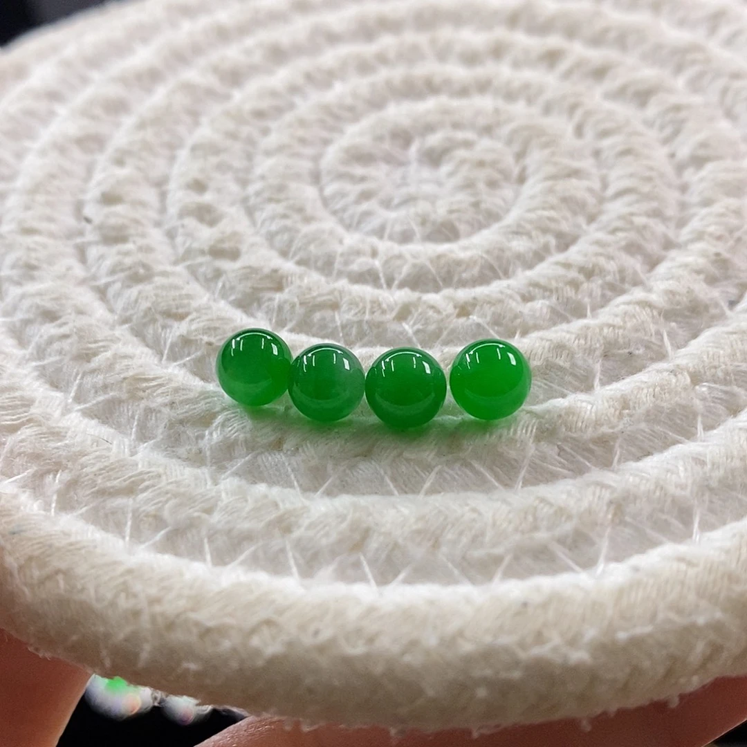 散珠翡翠一手浓绿