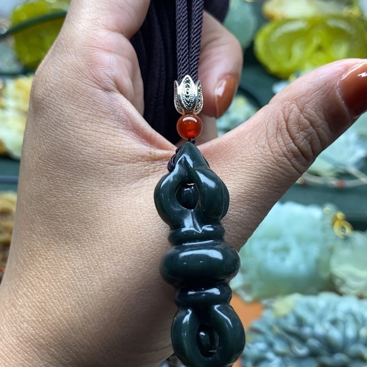 蛇纹石玉未镶嵌颈饰