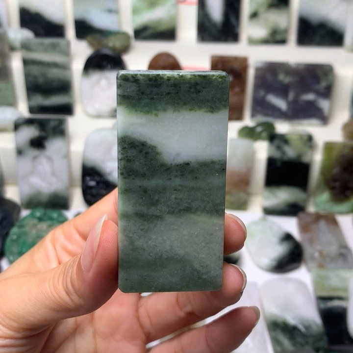 独山玉未镶嵌颈饰