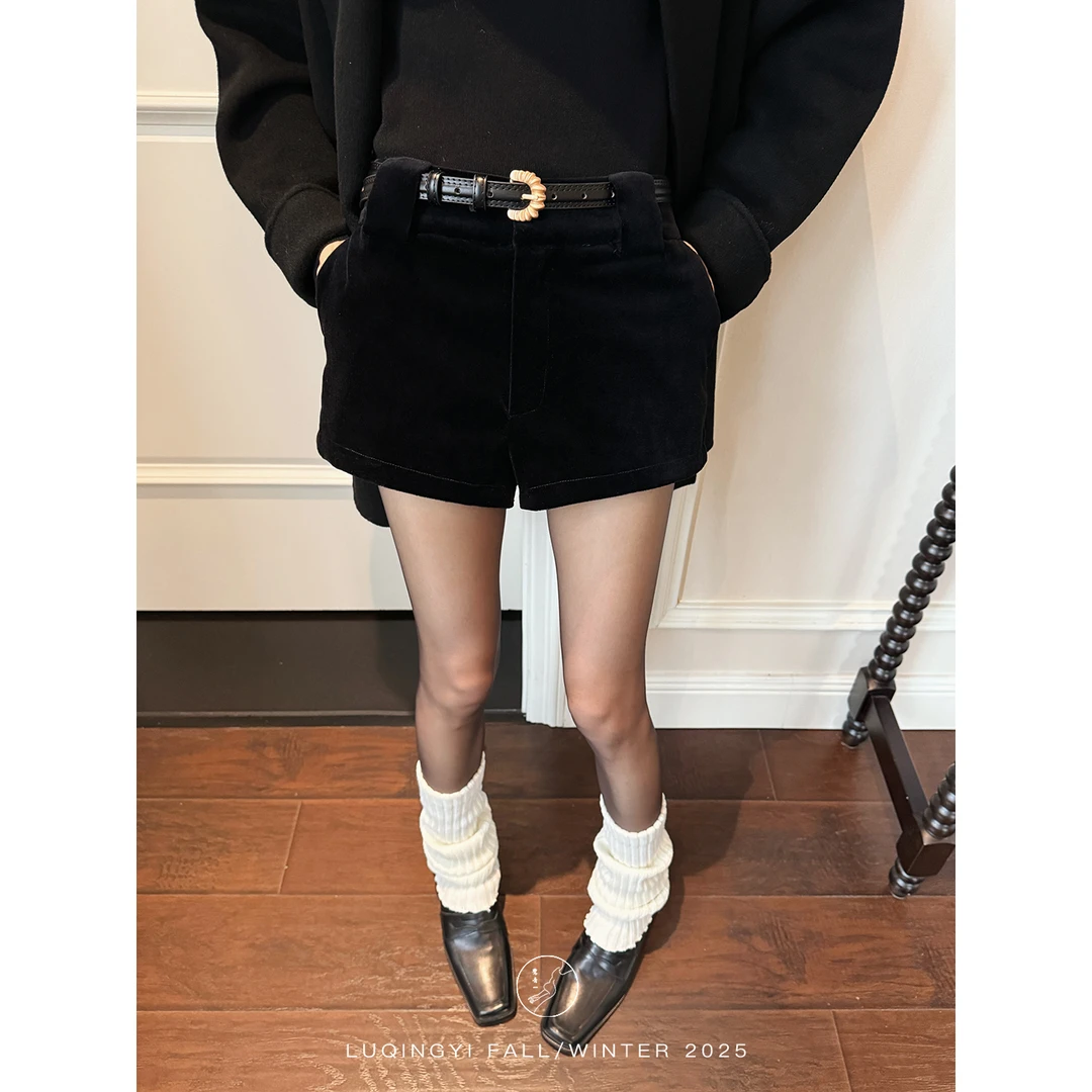 鹭青一原创【暗曜】100棉光泽丝绒黑色高腰短裤L25K7571B