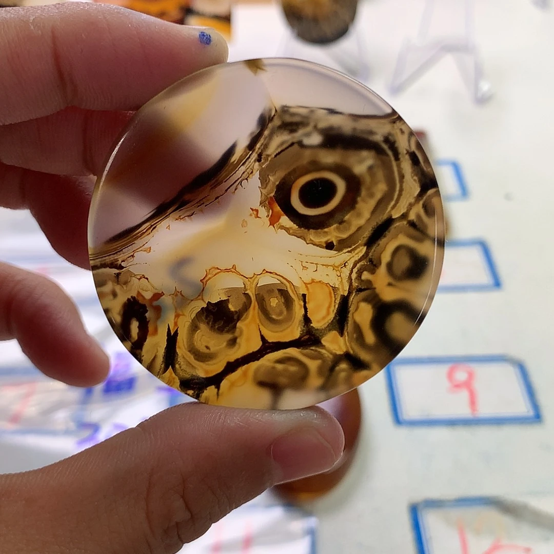 伊***5玛瑙/玉髓未镶嵌珠宝半成品
