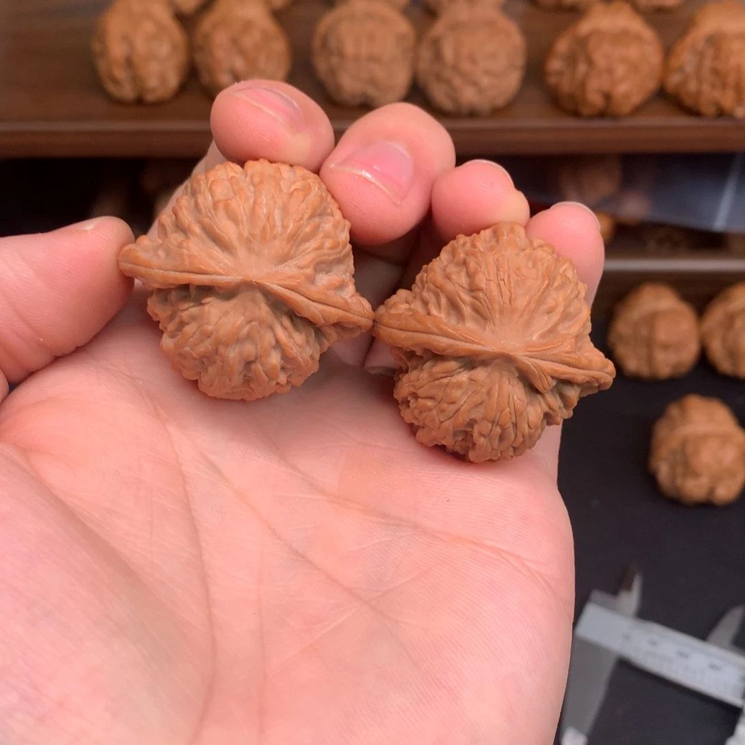 文玩核桃吊坠38红豆