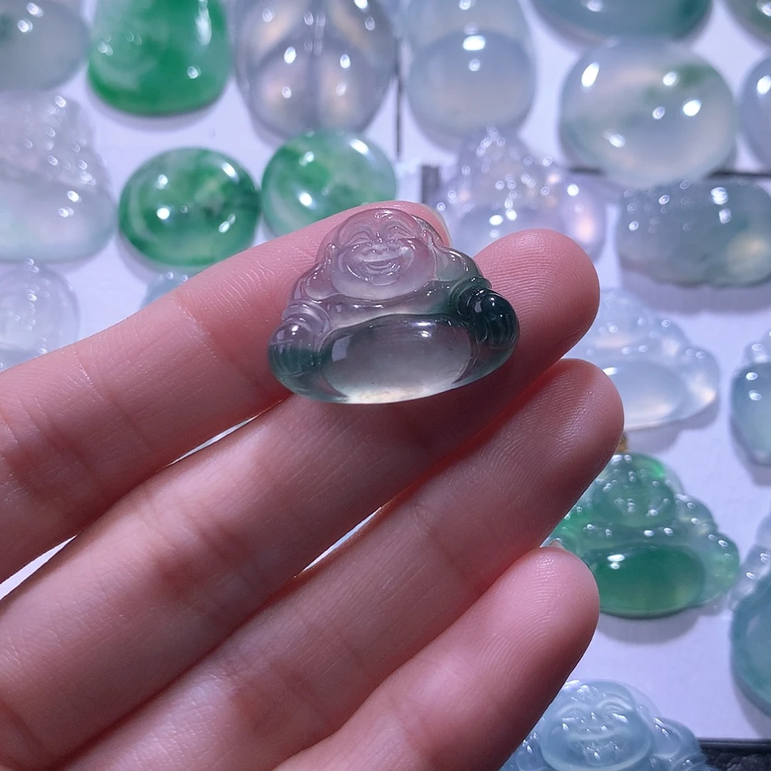 翡翠未镶嵌颈饰佛