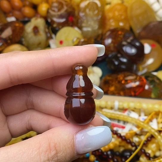 未镶嵌琥珀珠宝奇石