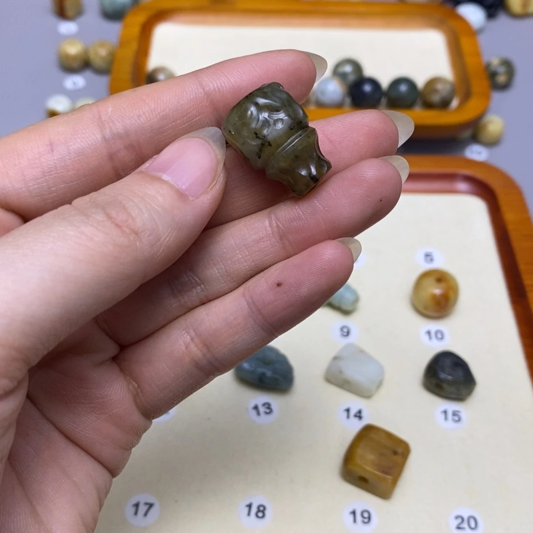 蛇纹石玉配饰合金沙***?