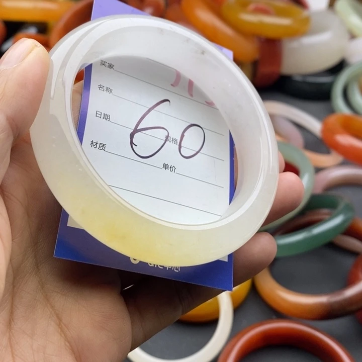 未镶嵌手镯石英质玉