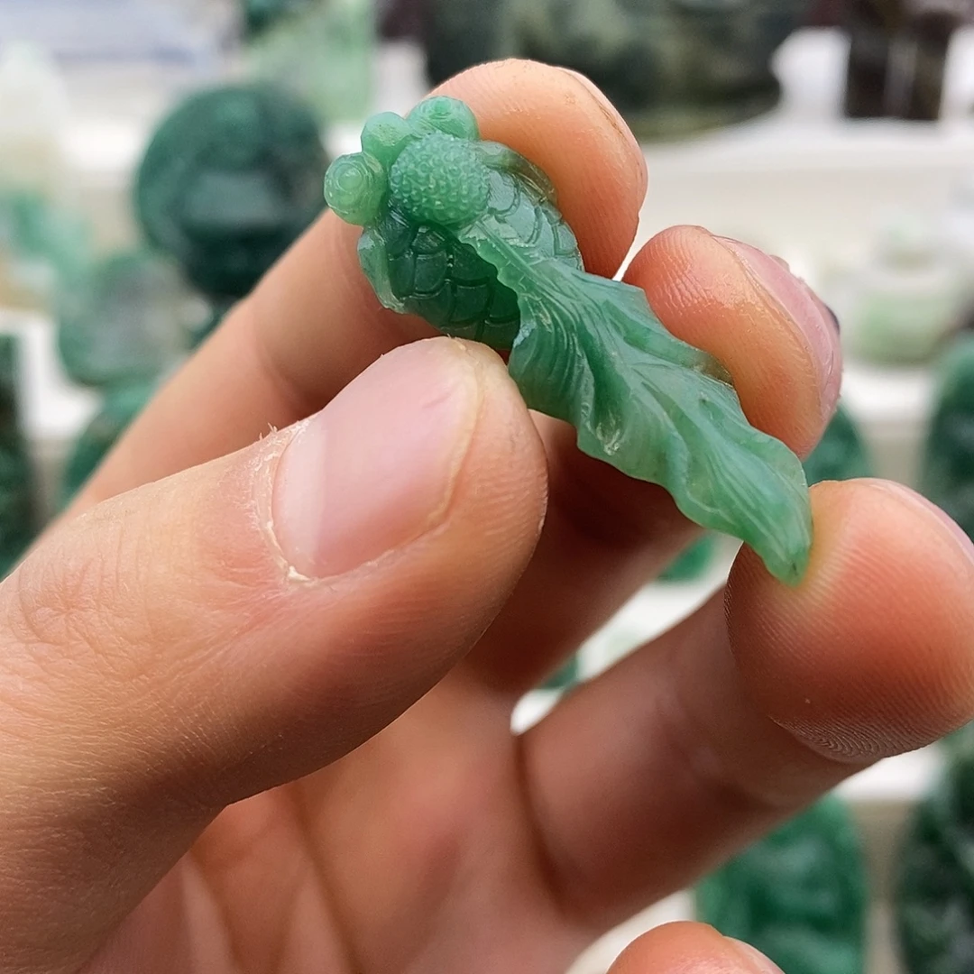 独山玉未镶嵌颈饰