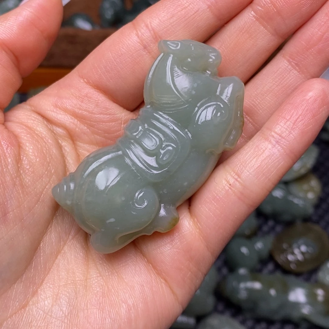 和田玉颈饰未镶嵌没孔有裂纹