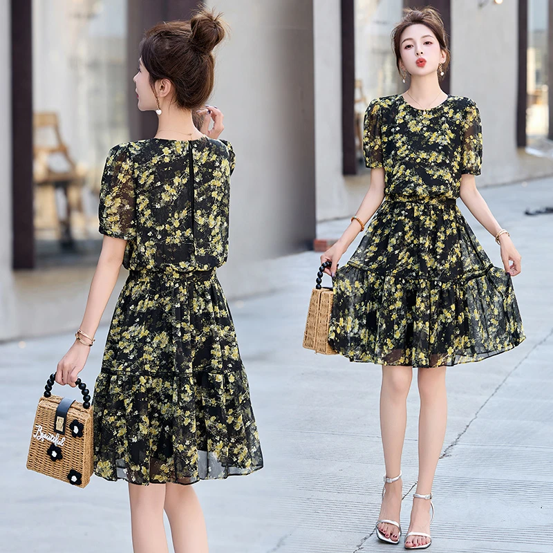 2025新款碎花连衣裙裙子显瘦女