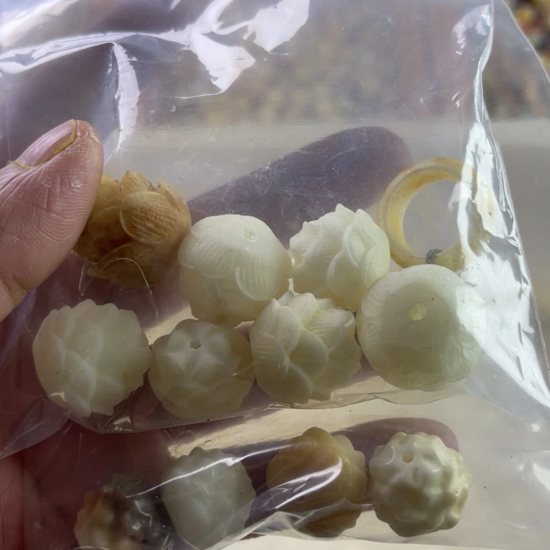 最***主吊坠白玉菩提瑕疵莲花