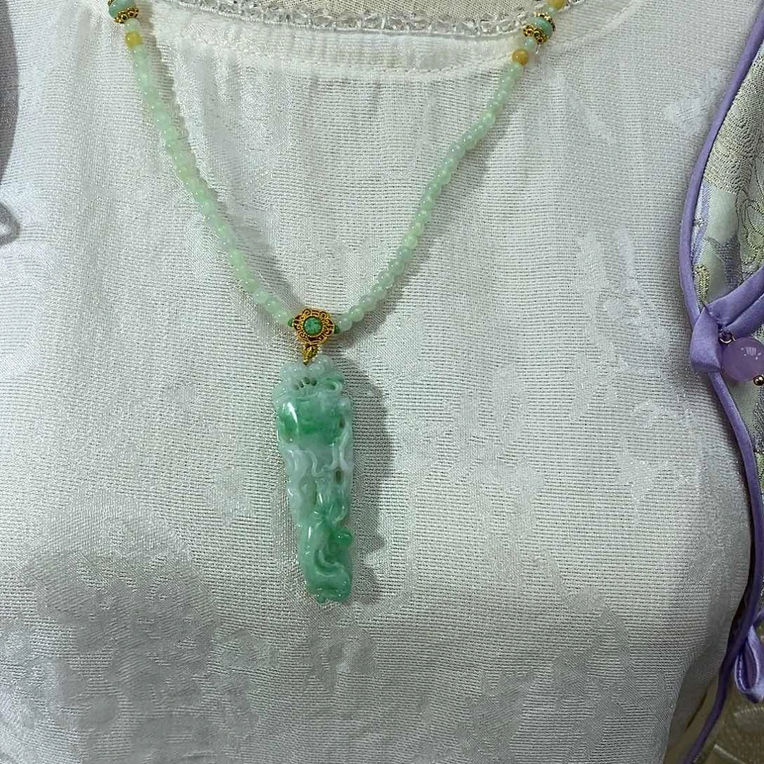翡翠未镶嵌颈饰吊坠
