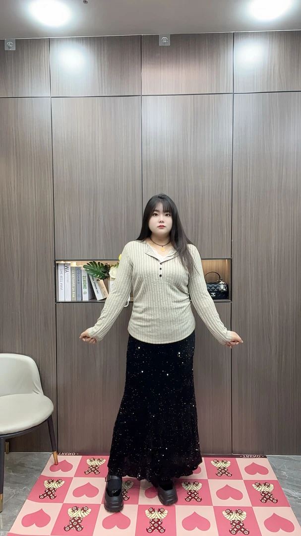 （莉莉家）大码女装蕾丝领打底衫配爆闪长裙时尚套装