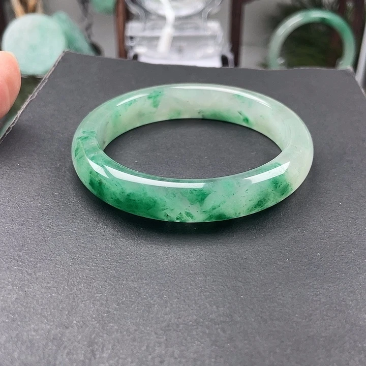 未镶嵌手镯石英质玉