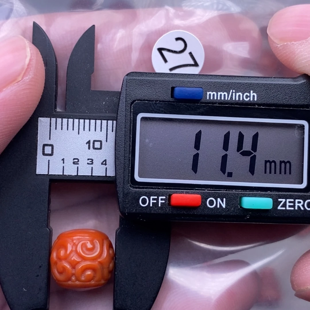 南红玛瑙未镶嵌配饰有瑕疵