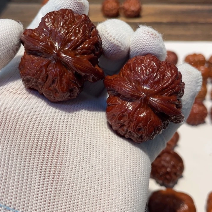 文玩核桃吊坠血麒麟1100.44.05