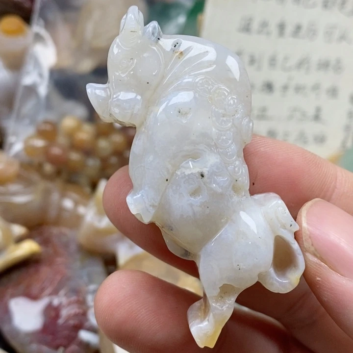 硅化珊瑚（珊瑚玉）未镶嵌颈饰