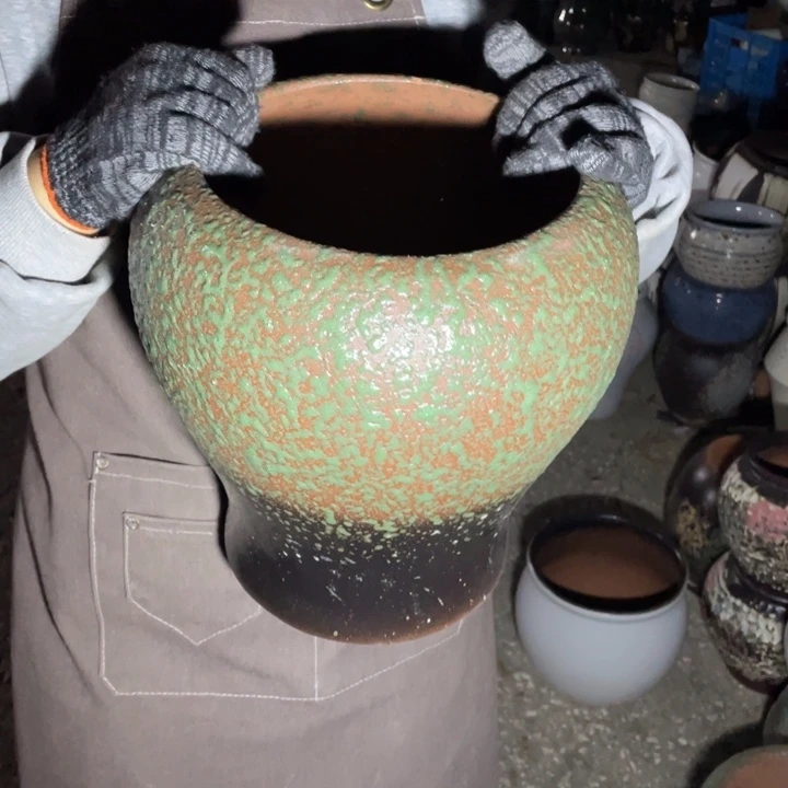 紫砂花盆口20高28瑕疵瑕疵