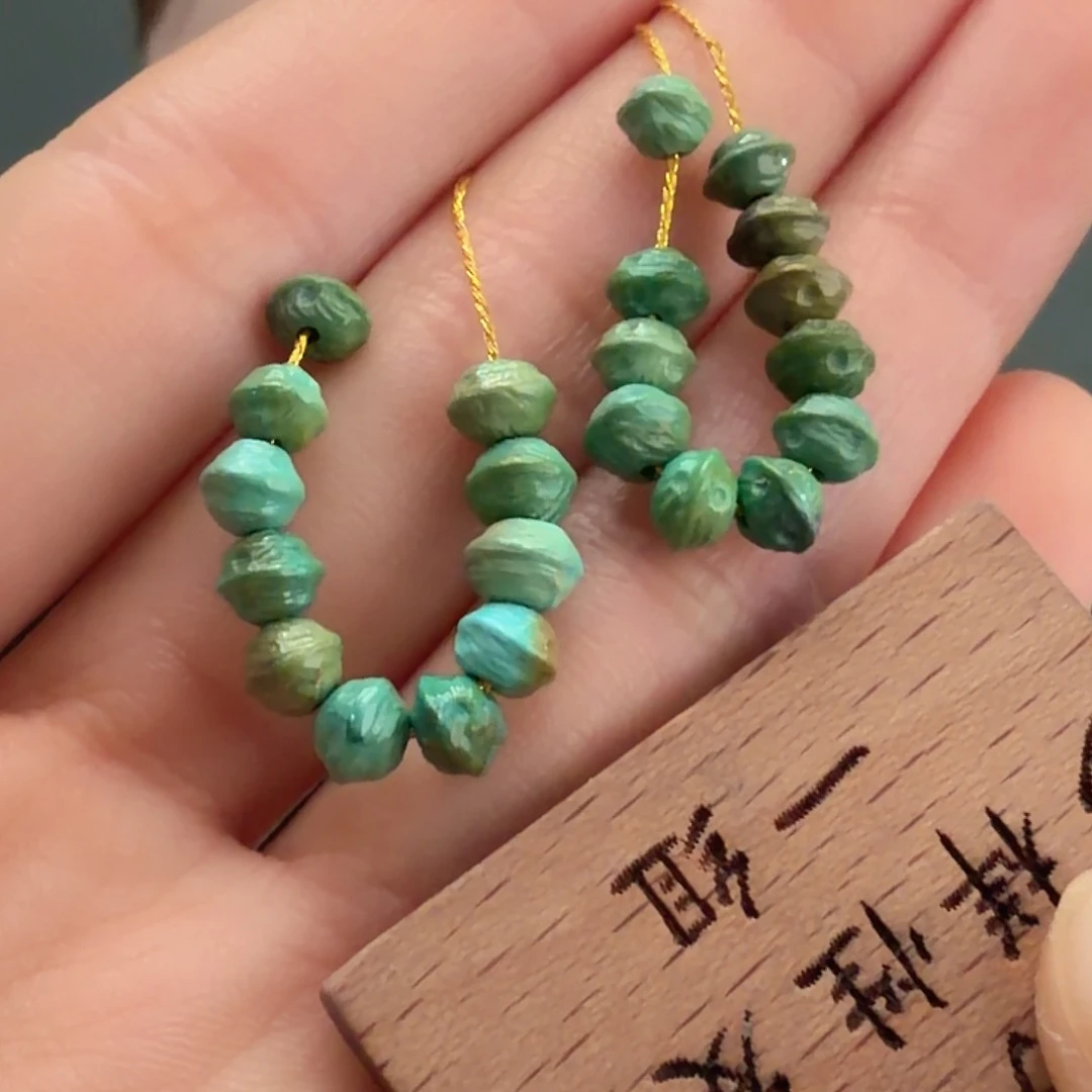 绿松石未镶嵌颈饰